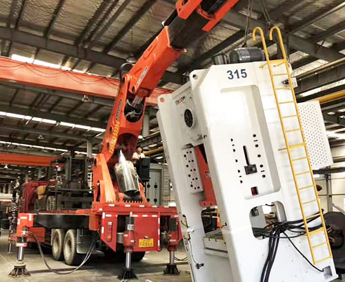 卫滨附近随车吊出租，轻松解决运输难题