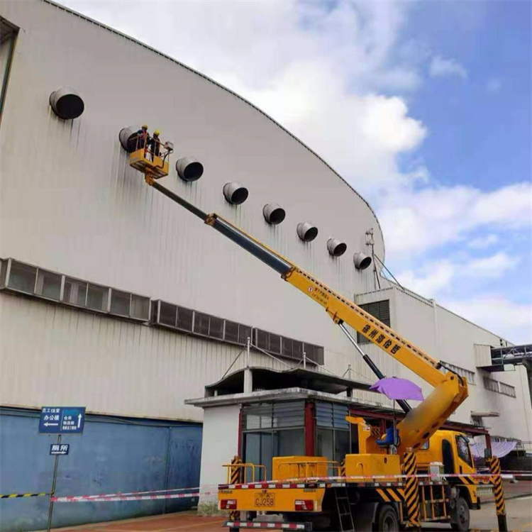 卫滨高空作业车出租服务：专业广告牌安装解决方案