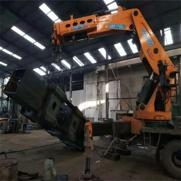 卫滨200吨折臂吊出租