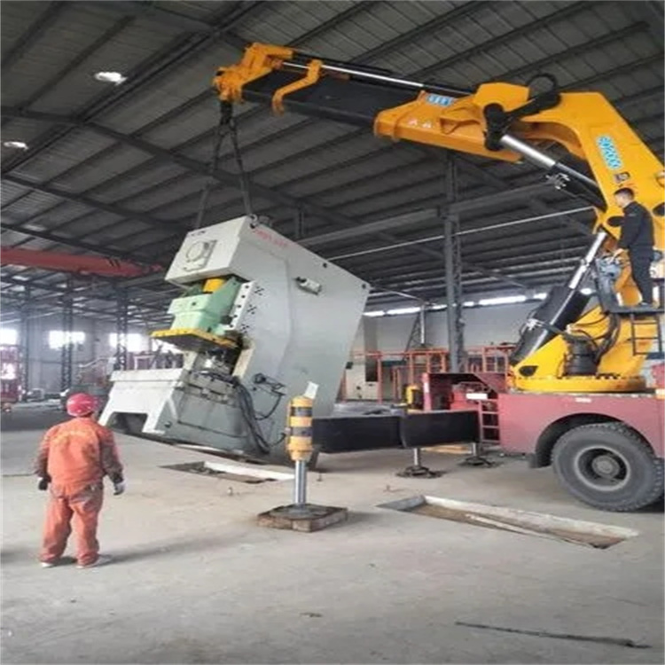 卫滨80吨折臂吊车出租附近电话