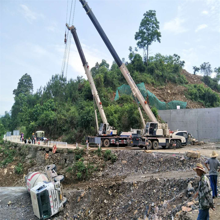 卫滨汽车掉沟里叫吊车救援要多少钱