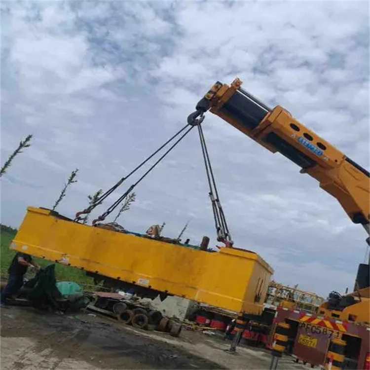 卫滨随车吊吊集装箱怎么吊