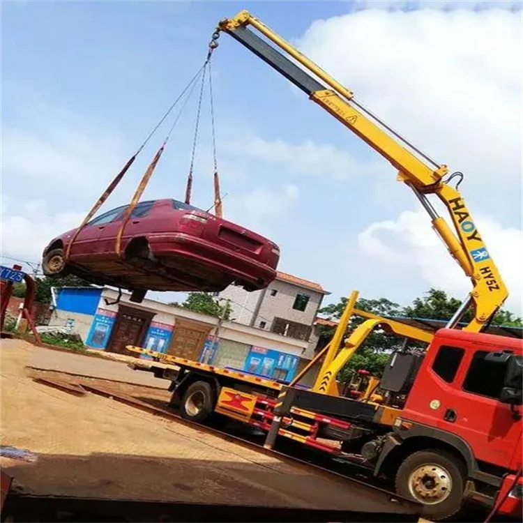 卫滨吊车吊汽车的正确方法